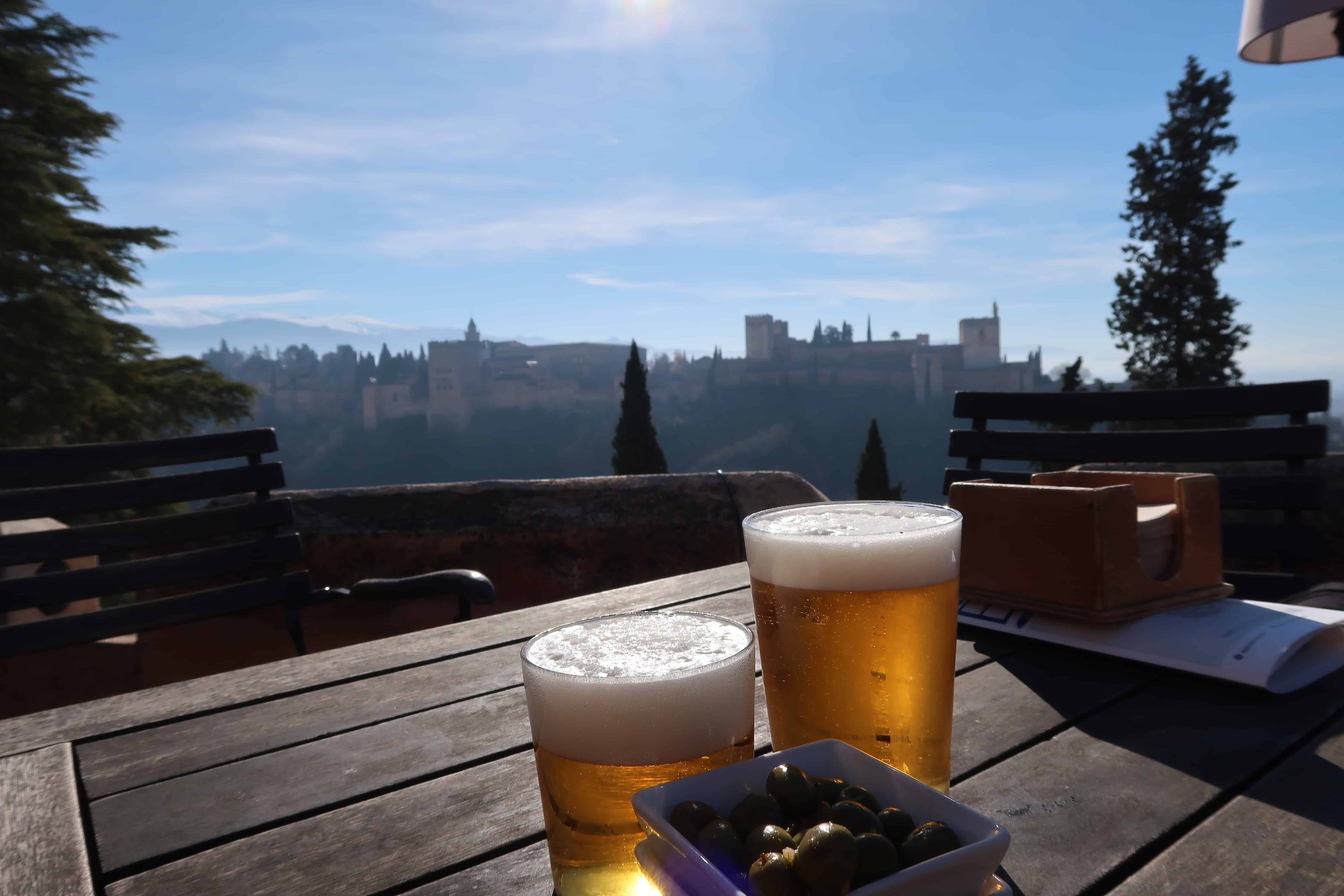 Tapas con vistas de La Alhambra (Granada)