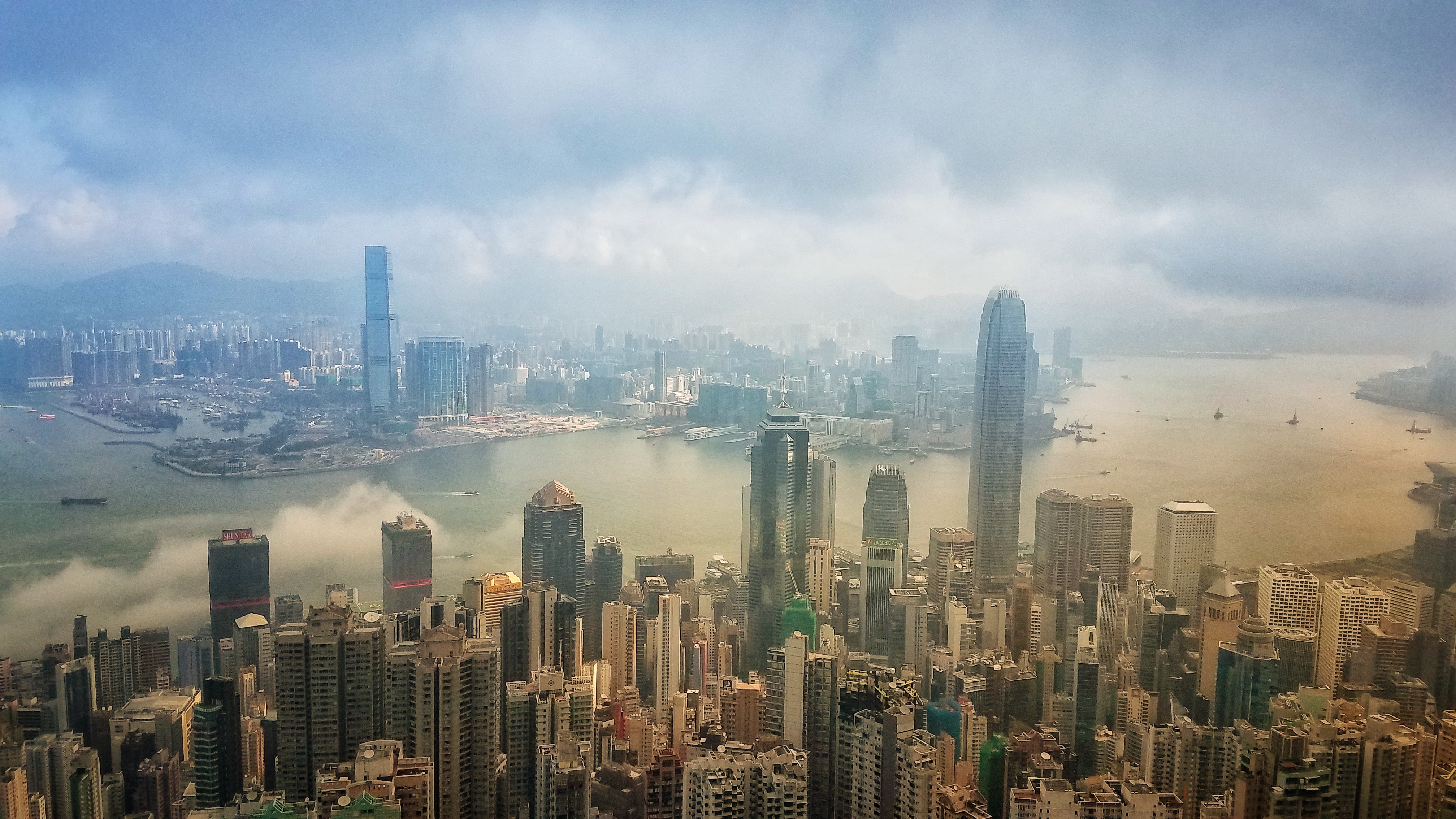 Hong Kong en pocas palabras. ¡Imposible!