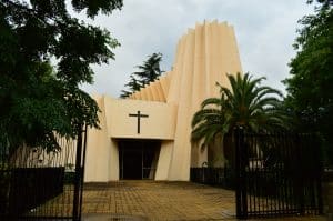 Acceso a la Iglesia Santa Teresa