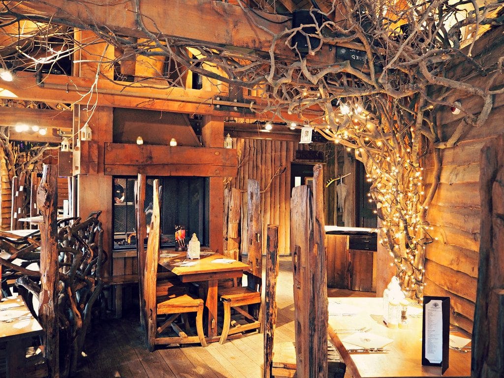 Interiores del restaurante árbol (thelittlemagpie.com)