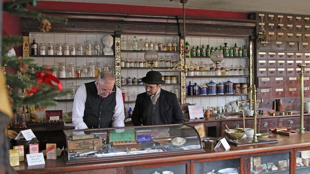 Interiores de la farmacia de Beamish (Fiveprime)