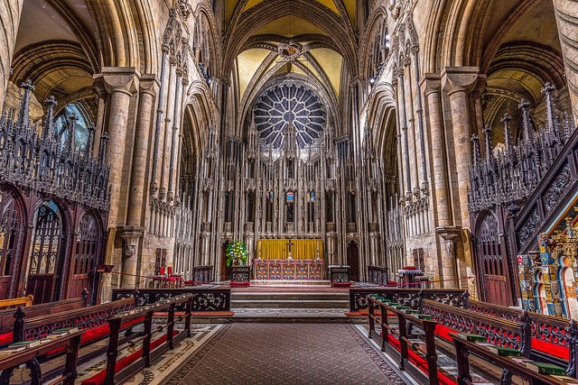 Tribuna de los obispos en la catedral de Durham 