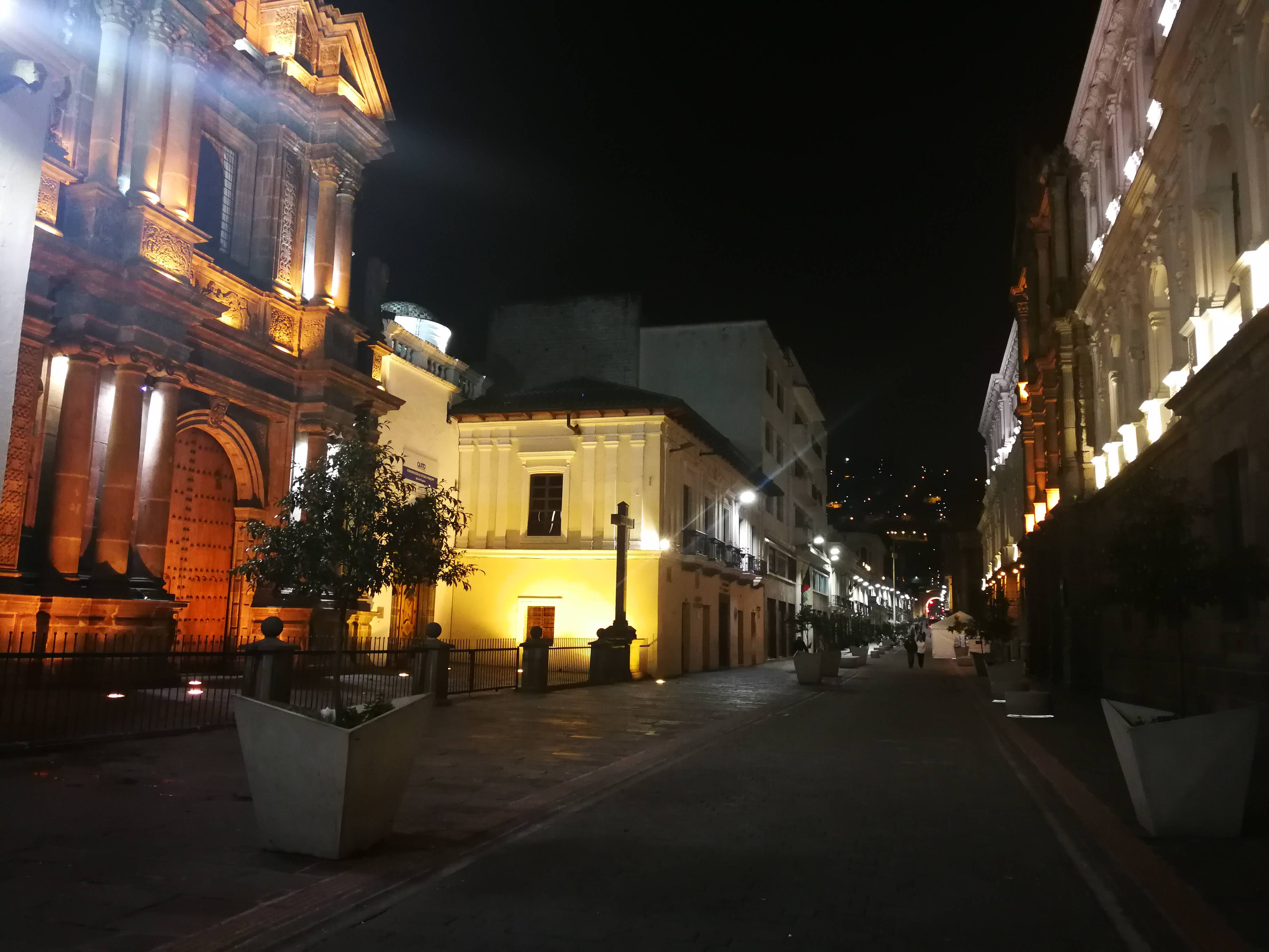 Centro histórico nocturno