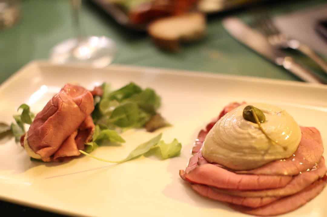 foto de plato típico piamontese, Vitello tonnato de @the_flex_chef 