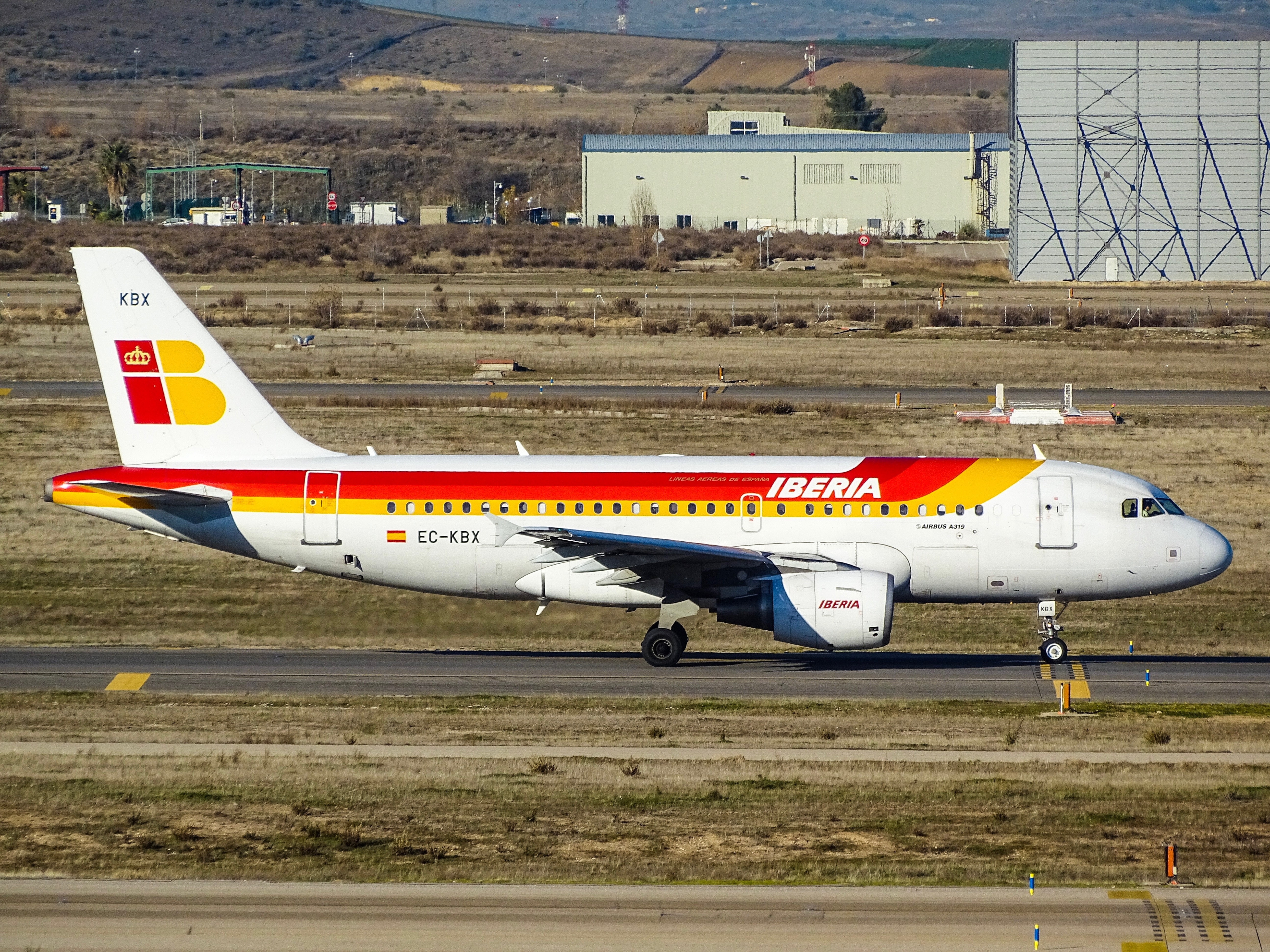 Avión de Iberia. Photo by Miguel Ángel Sanz on Unsplash