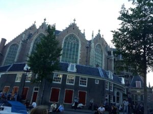 Dos iglesias en Amsterdam muy interesantes por su ubicación