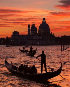 Sunset in Venice @ewout.pahud What to do and see in Venice?