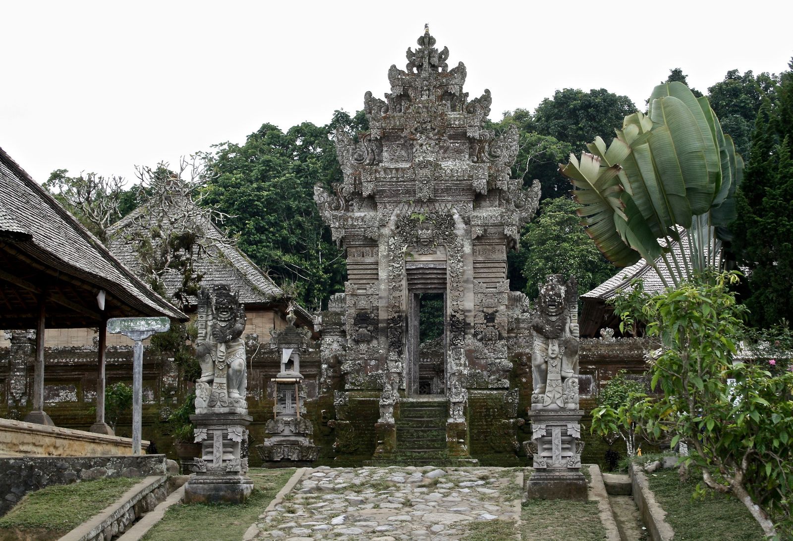 PURA KEHEN Y DESA PENGLIPURAN: ESTE DE BALI