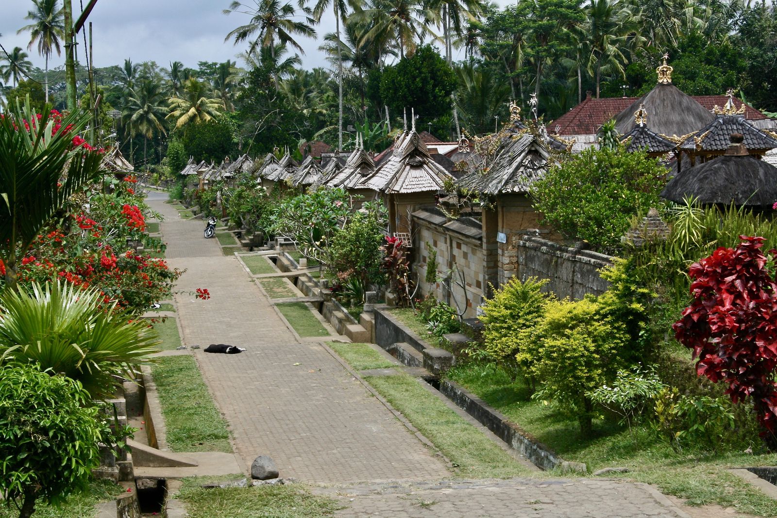 PURA KEHEN Y DESA PENGLIPURAN: ESTE DE BALI