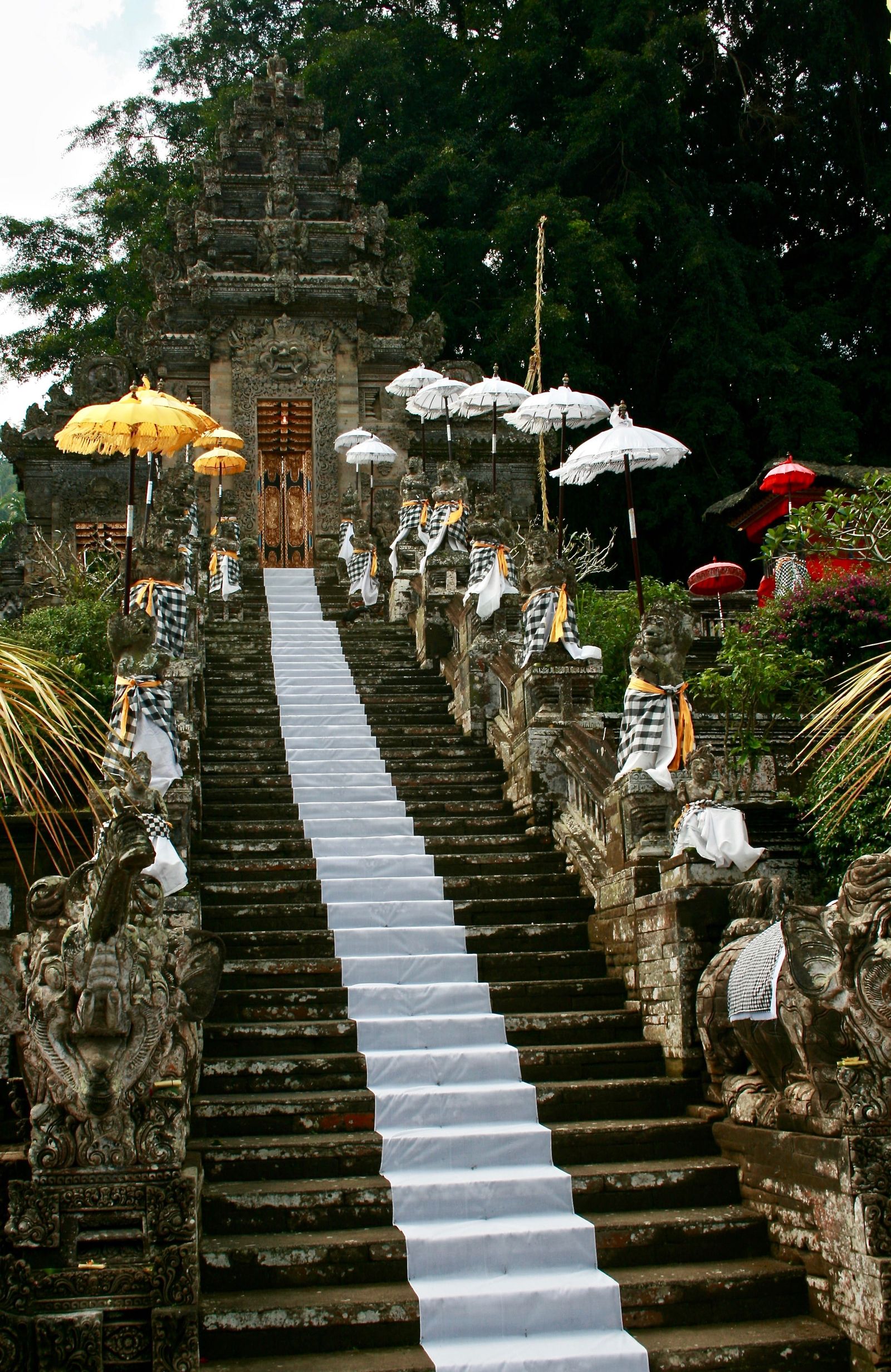 PURA KEHEN Y DESA PENGLIPURAN: ESTE DE BALI