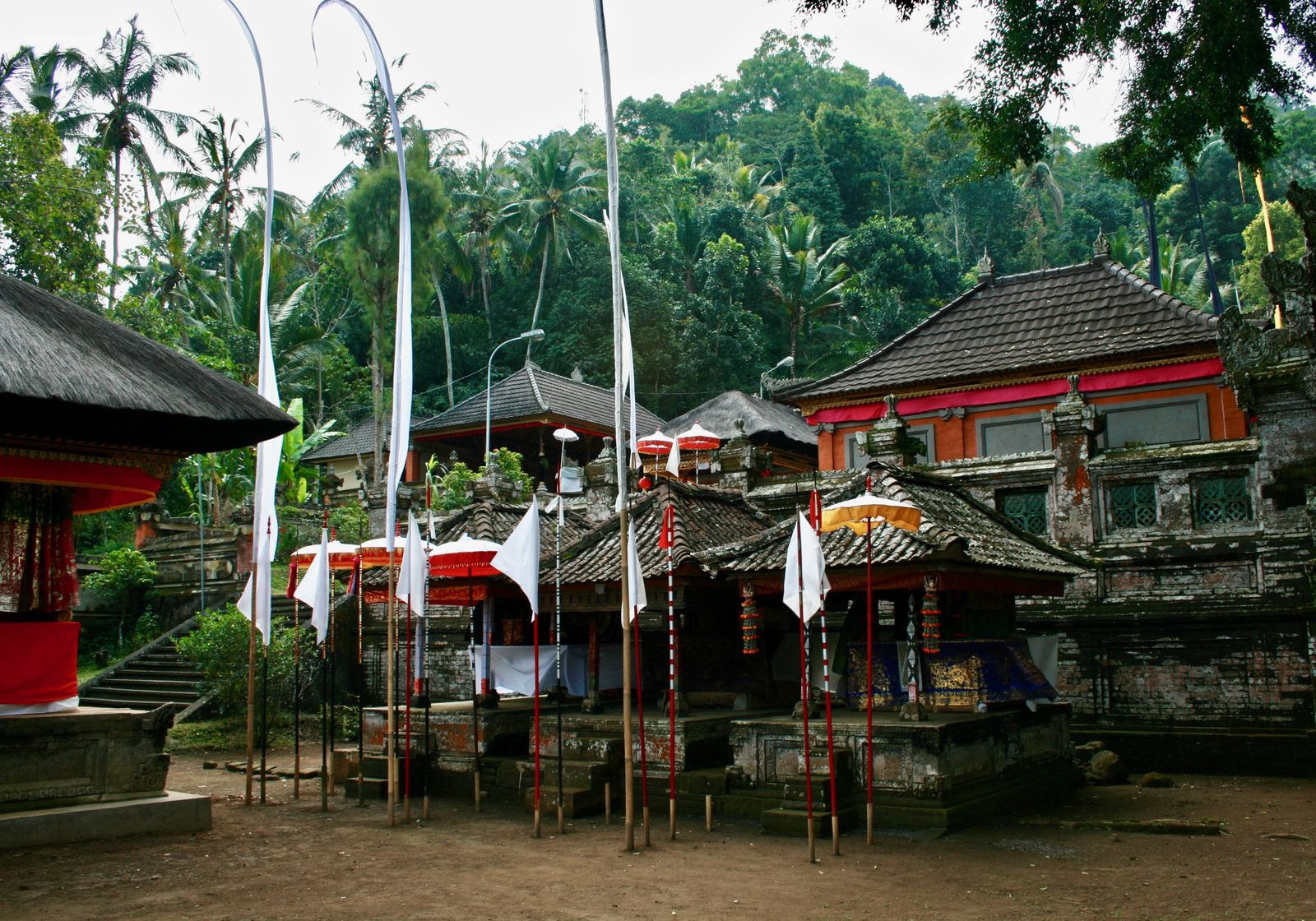 PURA KEHEN Y DESA PENGLIPURAN: ESTE DE BALI
