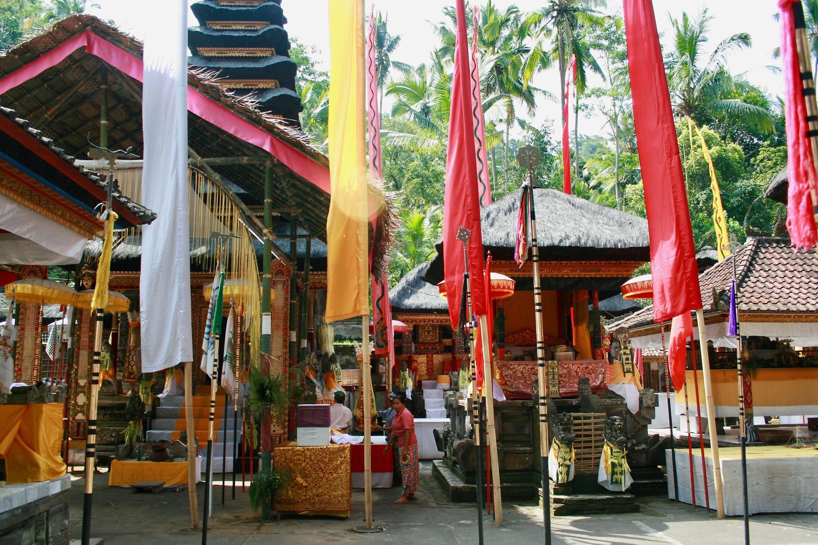 PURA KEHEN Y DESA PENGLIPURAN: ESTE DE BALI