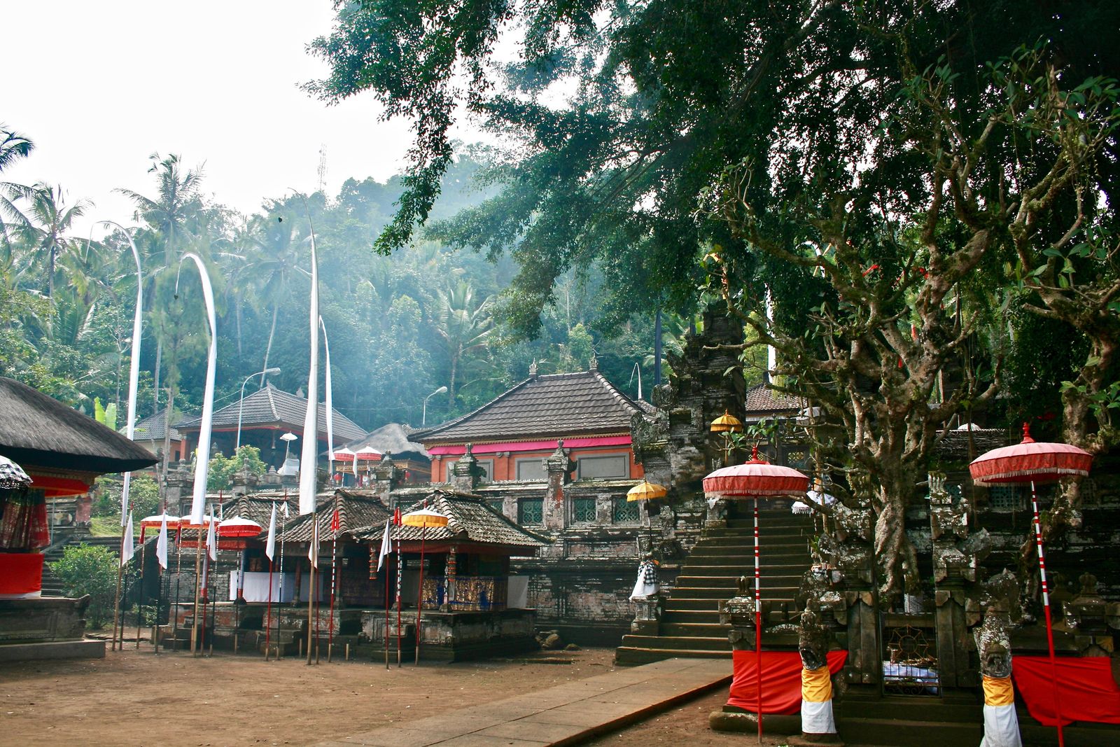 PURA KEHEN Y DESA PENGLIPURAN: ESTE DE BALI