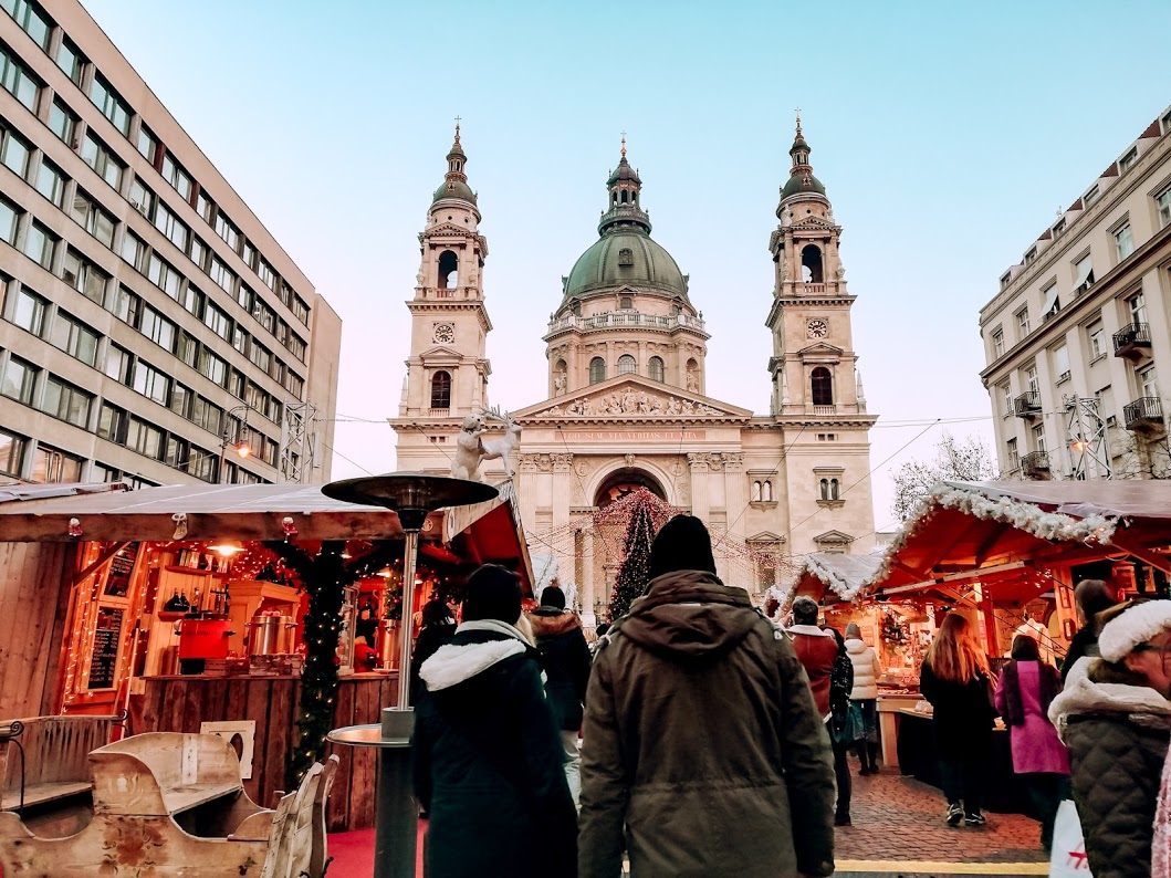 Mercado navideño en la basílica