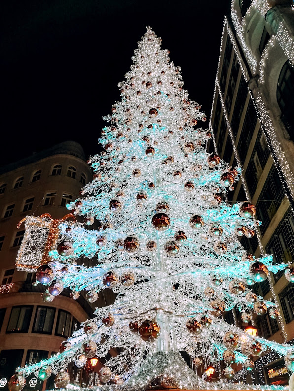 Árbol de navidad en Vörösmarty